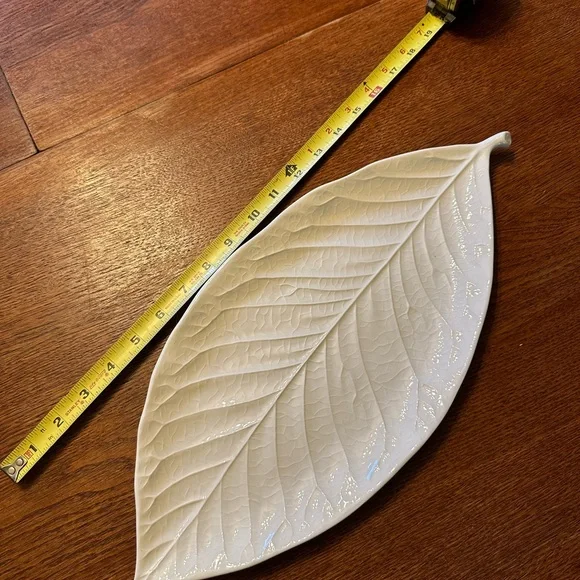White Leaf Platter - Picture 2 of 8